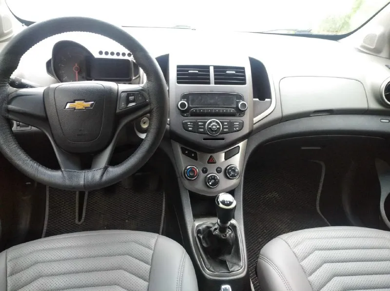 Продается chevrolet авео т 300 2013 г, выпуска 1.6 л. в отличном состоянии не крашеный стекла родные ходовая отличная, диски титановые, резина хорошая кондиционер работает салон ухоженный аккумулятор отличный есть фото с замером прибором лакокрасочного покрытия скину в телеграмм находится в донецке цена 760000 +7949 385 25 26 📞 звоните: +7(949)3852526 - фотография - 4