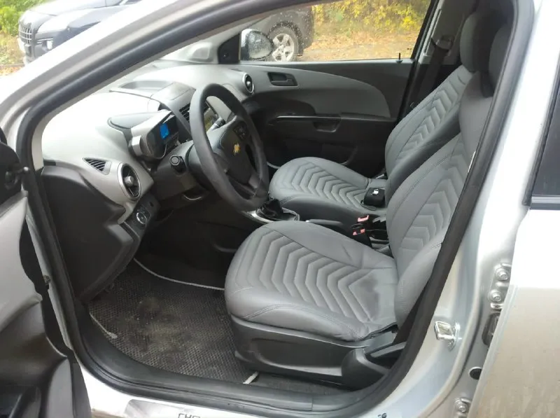 Продается chevrolet авео т 300 2013 г, выпуска 1.6 л. в отличном состоянии не крашеный стекла родные ходовая отличная, диски титановые, резина хорошая кондиционер работает салон ухоженный аккумулятор отличный есть фото с замером прибором лакокрасочного покрытия скину в телеграмм находится в донецке цена 760000 +7949 385 25 26 📞 звоните: +7(949)3852526 - фотография - 5