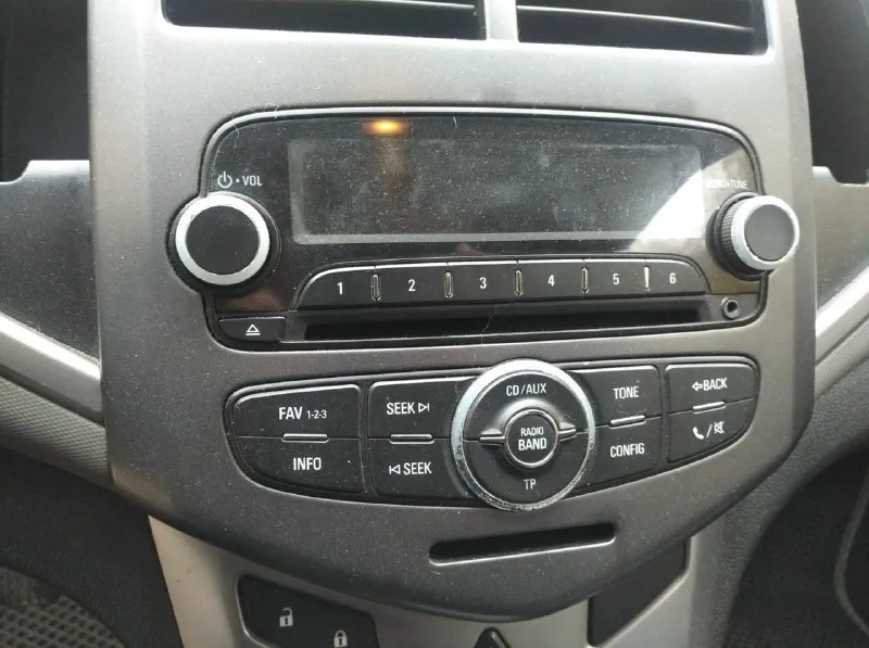 Продается chevrolet авео т 300 2013 г, выпуска 1.6 л. в отличном состоянии не крашеный стекла родные ходовая отличная, диски титановые, резина хорошая кондиционер работает салон ухоженный аккумулятор отличный есть фото с замером прибором лакокрасочного покрытия скину в телеграмм находится в донецке цена 760000 +7949 385 25 26 📞 звоните: +7(949)3852526 - фотография - 7