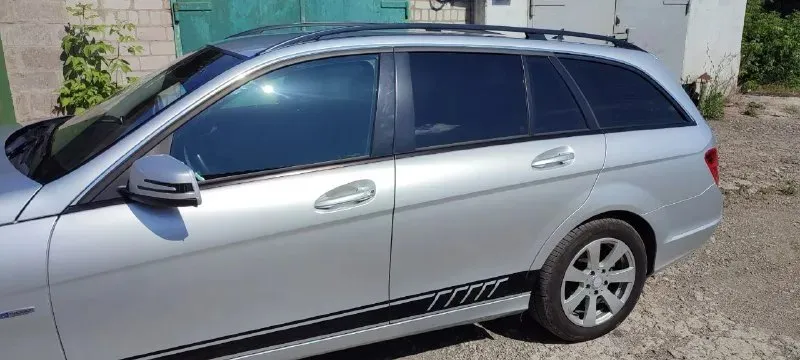 Mercedes benz c200 2.2 cdi 2013 года пробег 90000 км стоит контрактный двигатель. коробка механика 6 ступка подогрев сидений круиз датчик света датчик дождя 2 комплекта ковриков зима/лето 2 комплекта шин, зима на шипах есть всё для комфортной езды. за машиной очень ухаживали!! зимой не эксплуатируется(есть альтернатива), гаражное хранение, пригонял именно с германии в 2017 году. цена 1399000₽ кто купит не пожалеет!! +79494895328 📞 звоните: +7(949)4895328 - фотография - 2