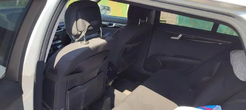 Mercedes benz c200 2.2 cdi 2013 года пробег 90000 км стоит контрактный двигатель. коробка механика 6 ступка подогрев сидений круиз датчик света датчик дождя 2 комплекта ковриков зима/лето 2 комплекта шин, зима на шипах есть всё для комфортной езды. за машиной очень ухаживали!! зимой не эксплуатируется(есть альтернатива), гаражное хранение, пригонял именно с германии в 2017 году. цена 1399000₽ кто купит не пожалеет!! +79494895328 📞 звоните: +7(949)4895328 - фотография - 6
