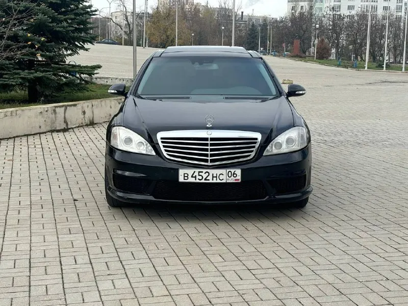 Mercedes benz 221 s class объем 5,5 акпп год 2007 техника двигатель один из самых удачных на этих моделях работает идеально, коробка контрактная с небольшим пробегом, ходовая часть в порядке, доводчики (присоски) дверей панорама контурная подсветка мониторы для задних пассажиров регулировка задних сидений лонг amg обвес. цена 980т, руб срочно г, мариуполь. тел: +79097696005 звонки есть telegram bot sap. - фотография - 5