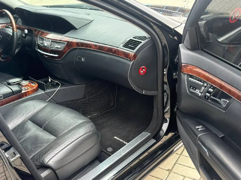 Mercedes benz 221 s class объем 5,5 акпп год 2007 техника двигатель один из самых удачных на этих моделях работает идеально, коробка контрактная с небольшим пробегом, ходовая часть в порядке, доводчики (присоски) дверей панорама контурная подсветка мониторы для задних пассажиров регулировка задних сидений лонг amg обвес. цена 980т, руб срочно г, мариуполь. тел: +79097696005 звонки есть telegram bot sap. - фотография - 9