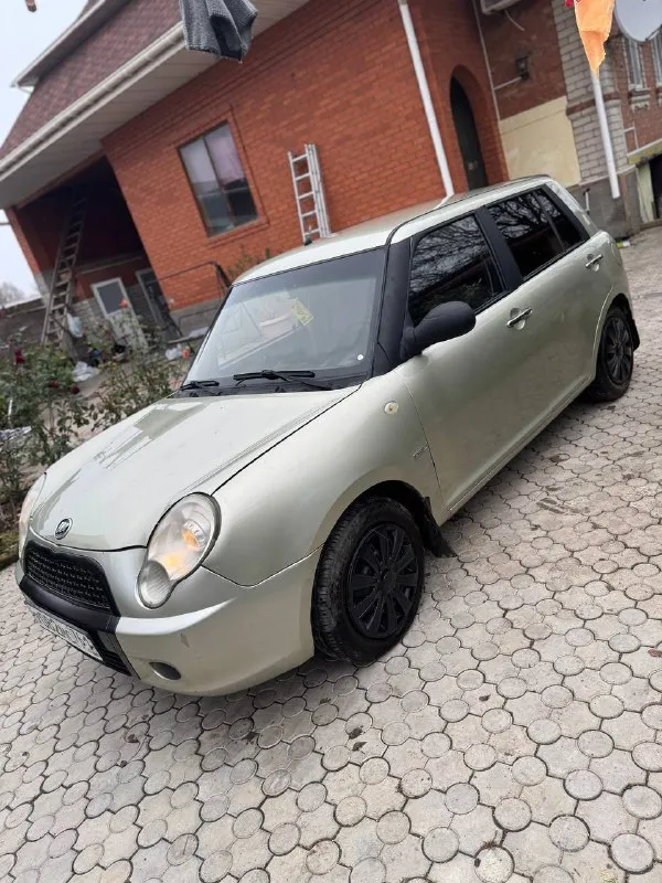 Продам отличный пятидверный хэтчбэк лифан smily 2011 года. автомобиль имеет комфортный салон, расход 6,3 литра, хороший запас пространства спереди и сзади, вместительный для своей категории багажник и хорошее базовое оснащение. 1.3л 8a-fe (89л. с.), полностью обслужен, работает ровно. коробка в порядке, все передачи включаются плавно. подвеска отрабатывает на неровностях как надо. комплектация включает в себя кондиционер, электропривод стекол и боковых зеркал, задний перктроник, аудиосистему с usb и многое другое. цена 290тр. +79493094004 📲 tg: станислав 📞 звоните: +7(949)3094004 - фотография - 3