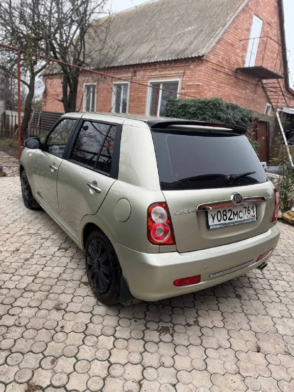 Продам отличный пятидверный хэтчбэк лифан smily 2011 года. автомобиль имеет комфортный салон, расход 6,3 литра, хороший запас пространства спереди и сзади, вместительный для своей категории багажник и хорошее базовое оснащение. 1.3л 8a-fe (89л. с.), полностью обслужен, работает ровно. коробка в порядке, все передачи включаются плавно. подвеска отрабатывает на неровностях как надо. комплектация включает в себя кондиционер, электропривод стекол и боковых зеркал, задний перктроник, аудиосистему с usb и многое другое. цена 290тр. +79493094004 📲 tg: станислав 📞 звоните: +7(949)3094004 - фотография - 5
