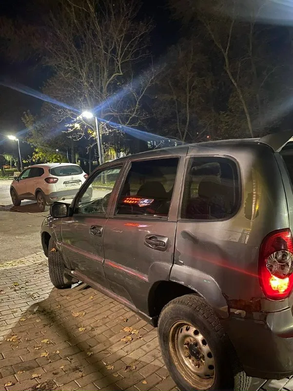 Продам ниву chevrolet двигатель не троит не дымит коробка нормально раздатка новая есть моменты по кузову цена 250р без торга номер для связи 79494857629 📞 звоните: +7(949)4857629 - фотография - 4