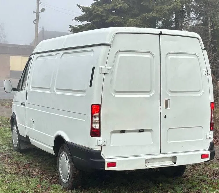 Продам отличный хозяйский соболь, автомобиль весь обслужен и готов на любые расстояния. кузов как по фото, весь целый и обработанный! рама и все силовые части кузова в отличном целом состоянии! двигатель работает ровно, не дымит не троит, масло не расходует. коробка передач чувствует себя прекрасно, переключается плавно без хрустов! ходовая часть на отлично, без стуков биений и прочего! гур работает как положено, не закусает не течет! обычная музыка, регистратор, камера заднего вида, новая резина! салон опрятный! в общем кто ищет живого соболя вам сюда! документы чистые! переоформление без проблем! цена: 345.000т/рублей. тел: +7 (949) 985-01-26, телеграмм: +7 961 441 3558. дозваниваетесь‼️ - фотография - 4