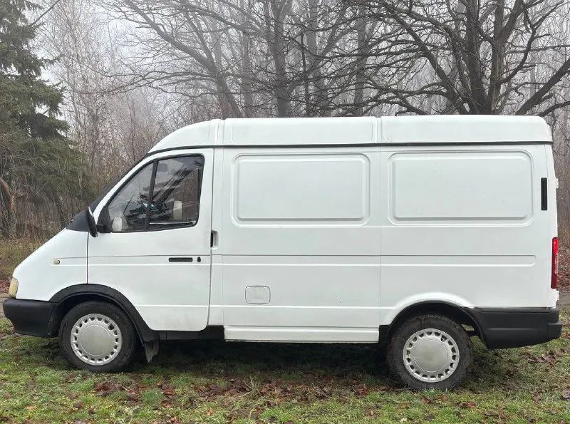 Продам отличный хозяйский соболь, автомобиль весь обслужен и готов на любые расстояния. кузов как по фото, весь целый и обработанный! рама и все силовые части кузова в отличном целом состоянии! двигатель работает ровно, не дымит не троит, масло не расходует. коробка передач чувствует себя прекрасно, переключается плавно без хрустов! ходовая часть на отлично, без стуков биений и прочего! гур работает как положено, не закусает не течет! обычная музыка, регистратор, камера заднего вида, новая резина! салон опрятный! в общем кто ищет живого соболя вам сюда! документы чистые! переоформление без проблем! цена: 345.000т/рублей. тел: +7 (949) 985-01-26, телеграмм: +7 961 441 3558. дозваниваетесь‼️ - фотография - 5