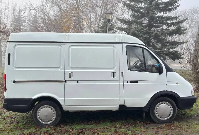 Продам отличный хозяйский соболь, автомобиль весь обслужен и готов на любые расстояния. кузов как по фото, весь целый и обработанный! рама и все силовые части кузова в отличном целом состоянии! двигатель работает ровно, не дымит не троит, масло не расходует. коробка передач чувствует себя прекрасно, переключается плавно без хрустов! ходовая часть на отлично, без стуков биений и прочего! гур работает как положено, не закусает не течет! обычная музыка, регистратор, камера заднего вида, новая резина! салон опрятный! в общем кто ищет живого соболя вам сюда! документы чистые! переоформление без проблем! цена: 345.000т/рублей. тел: +7 (949) 985-01-26, телеграмм: +7 961 441 3558. дозваниваетесь‼️ - фотография - 6