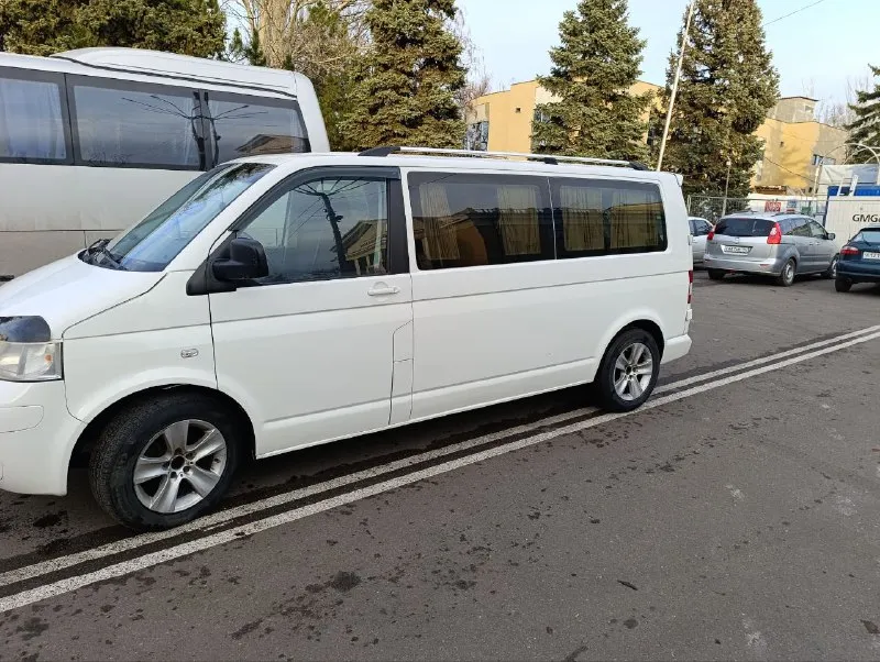 Продается volkswagen transporter t5 2006 1.9 tdi пробег реальный 805000 самый надёжный двигатель машина в очень хорошем как внешнем, так и техническом состоянии. в силу пробега и возврата. естественно машина подкрашивалась. была произведена замена двигателя, коробки( 10 тыс назад), турбины 3( 3 тыс назад), замена рейки ( 13 тыс назад). и многое другое ( интеркулер, патрубки турбины, тормозные диски, грм подшипники ступицы и тд. ) за машиной ухаживали, замена масла каждые 8 тыс, естественно фильтра и все расходники меняли вовремя. самая длинная база. в добавок отдам комплект зимы на штампах, проехали 1 сезон. двигатель старый, турбину, рейку. пробег большой, но реальный. кто верит что на этих машинах пробег 300 тыс и без подкрасов, сразу мимо. цена 1 500000 руб, торг только аргументированный. осмотр макеевка. +79493223536 - фотография - 3