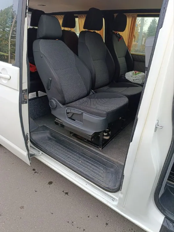 Продается volkswagen transporter t5 2006 1.9 tdi пробег реальный 805000 самый надёжный двигатель машина в очень хорошем как внешнем, так и техническом состоянии. в силу пробега и возврата. естественно машина подкрашивалась. была произведена замена двигателя, коробки( 10 тыс назад), турбины 3( 3 тыс назад), замена рейки ( 13 тыс назад). и многое другое ( интеркулер, патрубки турбины, тормозные диски, грм подшипники ступицы и тд. ) за машиной ухаживали, замена масла каждые 8 тыс, естественно фильтра и все расходники меняли вовремя. самая длинная база. в добавок отдам комплект зимы на штампах, проехали 1 сезон. двигатель старый, турбину, рейку. пробег большой, но реальный. кто верит что на этих машинах пробег 300 тыс и без подкрасов, сразу мимо. цена 1 500000 руб, торг только аргументированный. осмотр макеевка. +79493223536 - фотография - 5