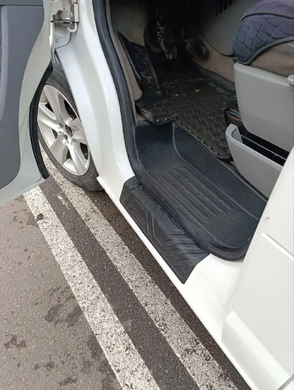 Продается volkswagen transporter t5 2006 1.9 tdi пробег реальный 805000 самый надёжный двигатель машина в очень хорошем как внешнем, так и техническом состоянии. в силу пробега и возврата. естественно машина подкрашивалась. была произведена замена двигателя, коробки( 10 тыс назад), турбины 3( 3 тыс назад), замена рейки ( 13 тыс назад). и многое другое ( интеркулер, патрубки турбины, тормозные диски, грм подшипники ступицы и тд. ) за машиной ухаживали, замена масла каждые 8 тыс, естественно фильтра и все расходники меняли вовремя. самая длинная база. в добавок отдам комплект зимы на штампах, проехали 1 сезон. двигатель старый, турбину, рейку. пробег большой, но реальный. кто верит что на этих машинах пробег 300 тыс и без подкрасов, сразу мимо. цена 1 500000 руб, торг только аргументированный. осмотр макеевка. +79493223536 - фотография - 7