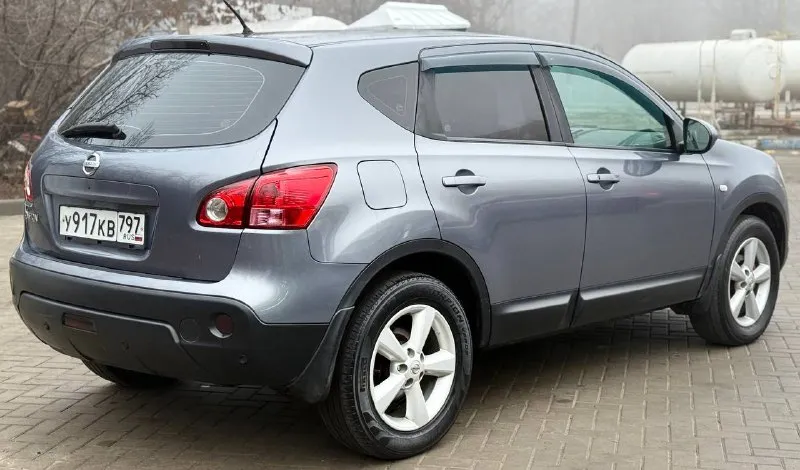 Продам nissan qashqai 2.0 бензин год выпуска 2008 коробка механика пробег 193000 тысячи в идеальном состоянии без рыжиков без дтп по двигателю вся идеальная не троит не дымит коробка работает идеально не хрустит не выбивает всё скорости работают идеально салон чистый ухоженный по комплектации имеется кожаный салон старт стоп без ключевой доступ климат контроль работает подогрев сидений подогрев зеркал 4 стеклоподъемник мульти руль партроники и многое другое цена 880 000 торг реальному покупателю +79494581808 - фотография - 3