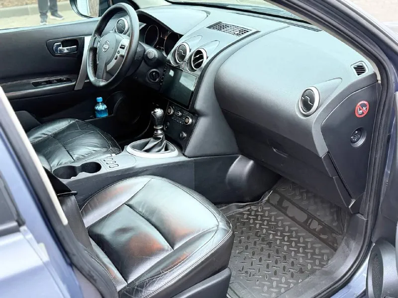 Продам nissan qashqai 2.0 бензин год выпуска 2008 коробка механика пробег 193000 тысячи в идеальном состоянии без рыжиков без дтп по двигателю вся идеальная не троит не дымит коробка работает идеально не хрустит не выбивает всё скорости работают идеально салон чистый ухоженный по комплектации имеется кожаный салон старт стоп без ключевой доступ климат контроль работает подогрев сидений подогрев зеркал 4 стеклоподъемник мульти руль партроники и многое другое цена 880 000 торг реальному покупателю +79494581808 - фотография - 6