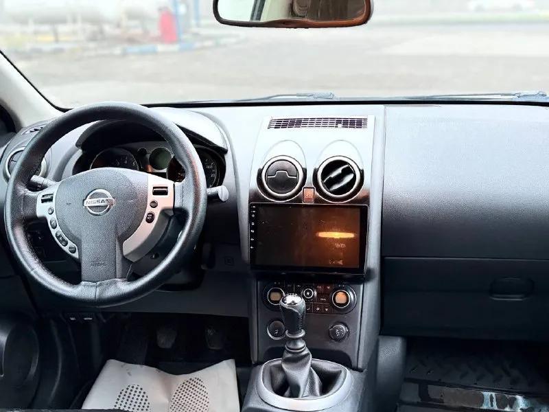 Продам nissan qashqai 2.0 бензин год выпуска 2008 коробка механика пробег 193000 тысячи в идеальном состоянии без рыжиков без дтп по двигателю вся идеальная не троит не дымит коробка работает идеально не хрустит не выбивает всё скорости работают идеально салон чистый ухоженный по комплектации имеется кожаный салон старт стоп без ключевой доступ климат контроль работает подогрев сидений подогрев зеркал 4 стеклоподъемник мульти руль партроники и многое другое цена 880 000 торг реальному покупателю +79494581808 - фотография - 7