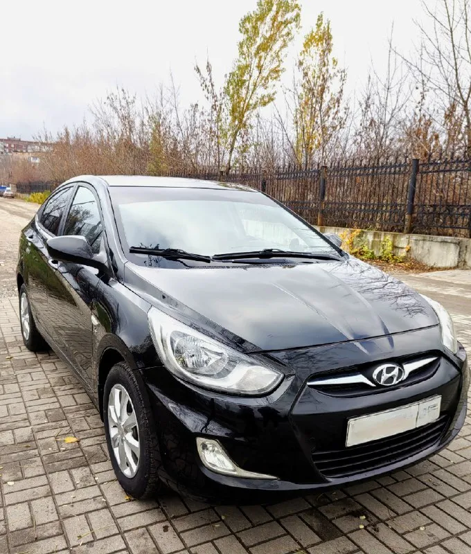 Hyundai solaris 2011 года. родной пробег — 160 000 км. птс- оригинал 3 владельца отличное техническое состояние: двигатель, коробка и ходовая часть работают безупречно. все стекла родные, включая лобовое. два полных комплекта резины (лето + зима). цена: 780 000 руб. ( торг). место осмотра: г. макеевка. телефон для связи: +7 949 449-79-28 📞 звоните: +7(949)4497928 - фотография - 1