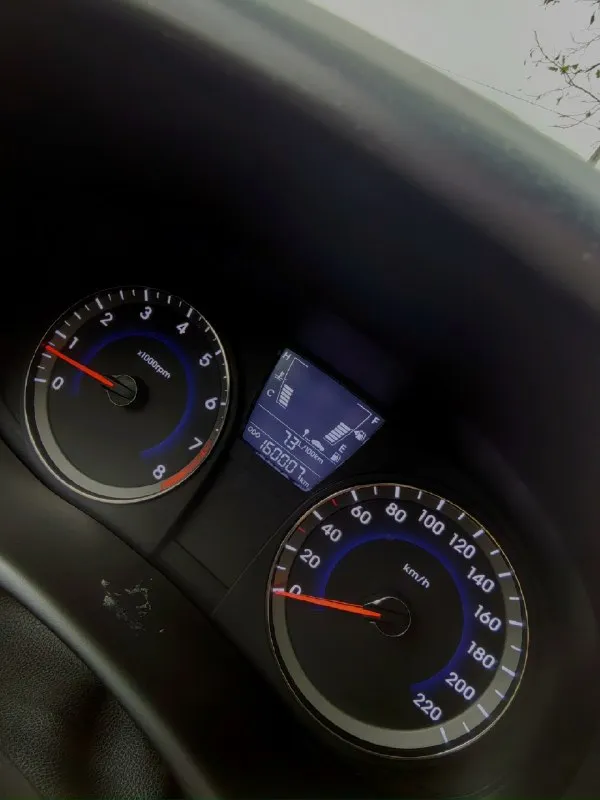 Hyundai solaris 2011 года. родной пробег — 160 000 км. птс- оригинал 3 владельца отличное техническое состояние: двигатель, коробка и ходовая часть работают безупречно. все стекла родные, включая лобовое. два полных комплекта резины (лето + зима). цена: 780 000 руб. ( торг). место осмотра: г. макеевка. телефон для связи: +7 949 449-79-28 📞 звоните: +7(949)4497928 - фотография - 5