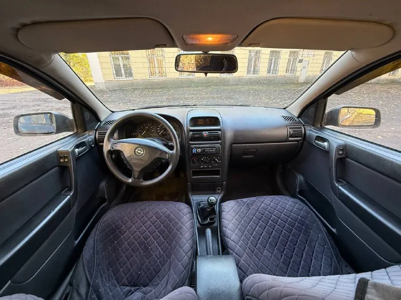 Продам opel astra g 1.6 16v 2000 года выпуска. двигатель самый надежный и простой: 1.6 бензин. коробка: механика. ❗цена 420.000.руб(торг)❗ авто местное, не пригон с рф. сюда заехала с литвы в 2019 году. здесь один хозяин. авто стоял на днр учете, сейчас уже на 180-м регионе. по двигателю, была полная капиталка на 240 тысячах, мотор практически новый, масло не ест не грамма. помпа и грм заменены тогда же ( 20 тыс назад). по коробке, без проблем, все втыкается ничего не хрустит. в том году менялось сцепление в сборе с корзиной и выжимным. по кузову авто практически вся в родном окрасе, дно, пороги, низа дверей, арки, все целое!!! кузов оцинкованный !!!!без рыжиков. очень вместительный багажник, просто огромный. кому нужен хороший, целый универсал под работу, добро пожаловать. по документам, авто юридически чистое. переоформление обязательно!!! машина находится в макеевке. цена 420.000 тыс. торг есть. +79490943554 📞 звоните: +7(949)0943554 - фотография - 5