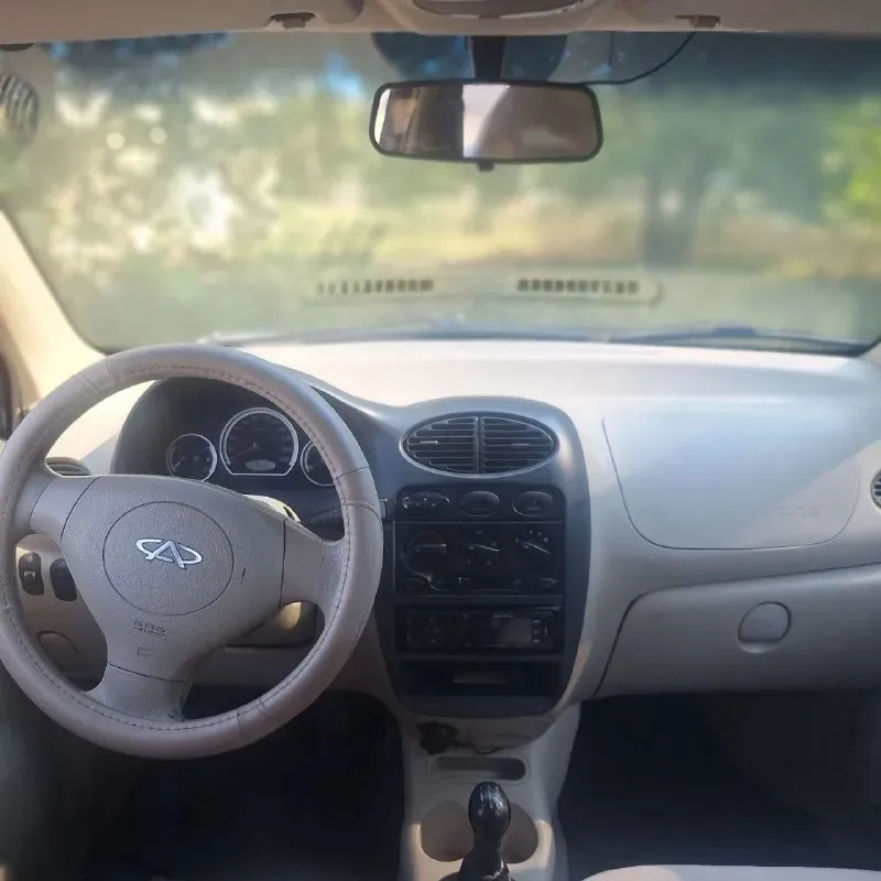Продаю chery swit qq (1.1) 2008г. пробег 123тыс км. учёт рф 180 регион. мкп комплектация: гур 2подушки безопасности, кондиционер( работает),4 стеклоподъемника, штатная сигнализация, магнитола. произведена замена свечей, колодок, установлен новый радиатор и сцепление. приятный, не закуренный салон. идеальный вариант для первого авто. без гнили. на корпусе есть царапины. для реальных покупателей при осмотре торг. 2 комплекта резины+видеорегистратор. цена 250тыс руб. +79493033050 📞 звоните: +7(949)3033050 - фотография - 3