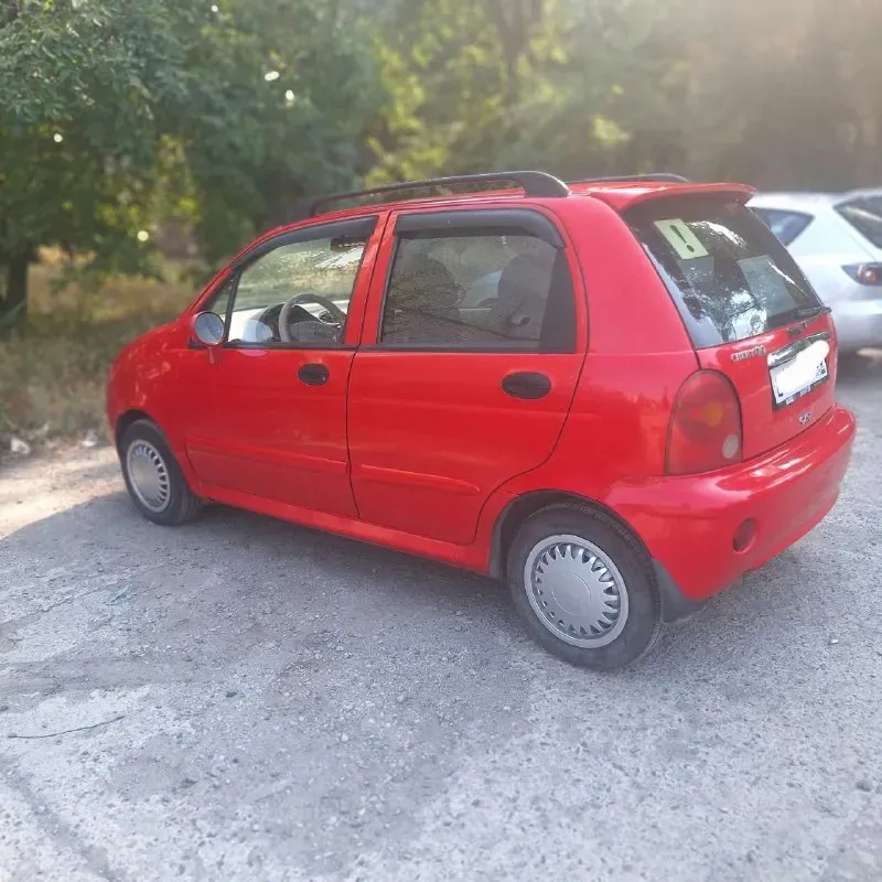 Продаю chery swit qq (1.1) 2008г. пробег 123тыс км. учёт рф 180 регион. мкп комплектация: гур 2подушки безопасности, кондиционер( работает),4 стеклоподъемника, штатная сигнализация, магнитола. произведена замена свечей, колодок, установлен новый радиатор и сцепление. приятный, не закуренный салон. идеальный вариант для первого авто. без гнили. на корпусе есть царапины. для реальных покупателей при осмотре торг. 2 комплекта резины+видеорегистратор. цена 250тыс руб. +79493033050 📞 звоните: +7(949)3033050 - фотография - 6