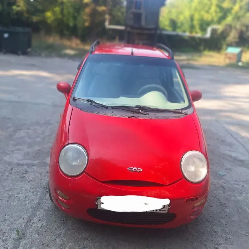 Продаю chery swit qq (1.1) 2008г. пробег 123тыс км. учёт рф 180 регион. мкп комплектация: гур 2подушки безопасности, кондиционер( работает),4 стеклоподъемника, штатная сигнализация, магнитола. произведена замена свечей, колодок, установлен новый радиатор и сцепление. приятный, не закуренный салон. идеальный вариант для первого авто. без гнили. на корпусе есть царапины. для реальных покупателей при осмотре торг. 2 комплекта резины+видеорегистратор. цена 250тыс руб. +79493033050 📞 звоните: +7(949)3033050 - фотография - 8