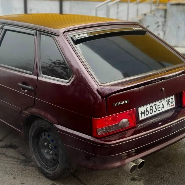 Продам ваз 2114 2011 г. в. на полном и уверенном ходу! дно, пороги, арки, стаканы всё целое! машина обработана! есть 2 не больших момента под лобовым, и все, ничего криминального! двигатель 1.5 8кл. работает ровно, не дымит, не троит. коробка механика, все передачи втыкаются без хрустов, не вылетают. по ходовой взбитая, ничего не гремит. стойки ss20 и все тормоза вкруг новые. стоит приятный выхлоп. салон в хорошем состоянии. руль приора 2, эво ковры. стоит не плохая музыка (6 динамиков, мафон aura, есть проводка под саб) центральный замок, стеклоподъемники, подогревы сидений. дворники, печка, поворотники, свет (свежие фары + туманки) всё работает. генератор свежий, зарядка в полном порядке. уже на зимней резине. полный пакет документов. полное переоформление. цена 299.990 руб. , торг у капота г. донецк +79493633013 📞 звоните: +7(949)3633013 - фотография - 2