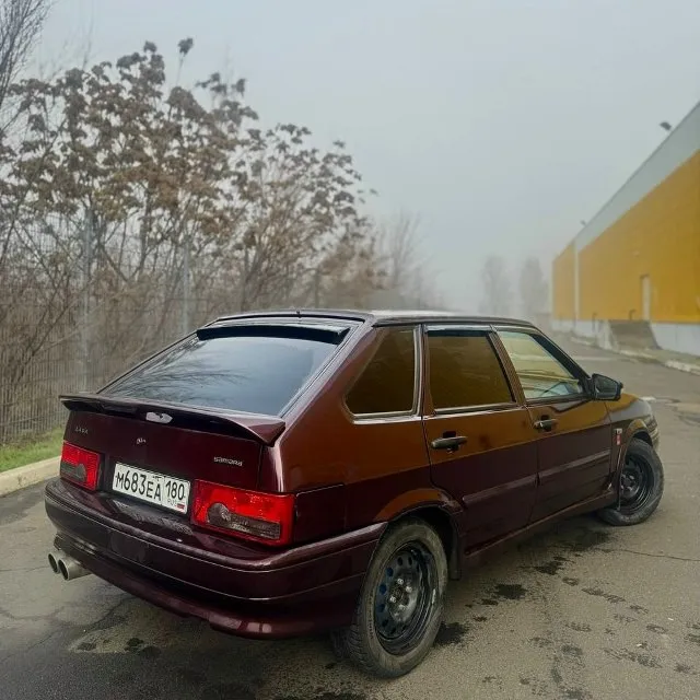 Продам ваз 2114 2011 г. в. на полном и уверенном ходу! дно, пороги, арки, стаканы всё целое! машина обработана! есть 2 не больших момента под лобовым, и все, ничего криминального! двигатель 1.5 8кл. работает ровно, не дымит, не троит. коробка механика, все передачи втыкаются без хрустов, не вылетают. по ходовой взбитая, ничего не гремит. стойки ss20 и все тормоза вкруг новые. стоит приятный выхлоп. салон в хорошем состоянии. руль приора 2, эво ковры. стоит не плохая музыка (6 динамиков, мафон aura, есть проводка под саб) центральный замок, стеклоподъемники, подогревы сидений. дворники, печка, поворотники, свет (свежие фары + туманки) всё работает. генератор свежий, зарядка в полном порядке. уже на зимней резине. полный пакет документов. полное переоформление. цена 299.990 руб. , торг у капота г. донецк +79493633013 📞 звоните: +7(949)3633013 - фотография - 4