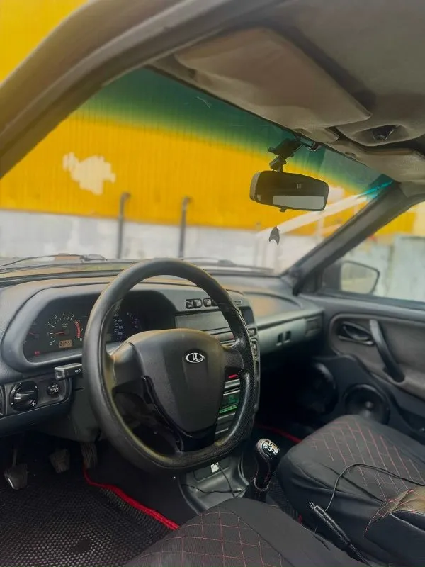 Продам ваз 2114 2011 г. в. на полном и уверенном ходу! дно, пороги, арки, стаканы всё целое! машина обработана! есть 2 не больших момента под лобовым, и все, ничего криминального! двигатель 1.5 8кл. работает ровно, не дымит, не троит. коробка механика, все передачи втыкаются без хрустов, не вылетают. по ходовой взбитая, ничего не гремит. стойки ss20 и все тормоза вкруг новые. стоит приятный выхлоп. салон в хорошем состоянии. руль приора 2, эво ковры. стоит не плохая музыка (6 динамиков, мафон aura, есть проводка под саб) центральный замок, стеклоподъемники, подогревы сидений. дворники, печка, поворотники, свет (свежие фары + туманки) всё работает. генератор свежий, зарядка в полном порядке. уже на зимней резине. полный пакет документов. полное переоформление. цена 299.990 руб. , торг у капота г. донецк +79493633013 📞 звоните: +7(949)3633013 - фотография - 6