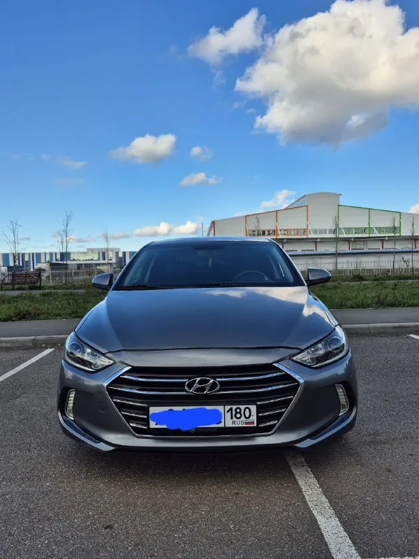Hyundai elantra, 2018 г. в. автомобиль от собственика. приобретался летом 2022 года с пробегом 55000 км. в настоящее время пробег составляет 80000 км. на авто ездила супруга, в дтп с момента покупки не участвовала. за время эксплуатации серьезных неисправностей не выявлено. из ремонта: замена радиатора кондиционера (начал пропускать фрион), замена радиатора печки без снятия торпедо (родной забился и промывка не помогла), замена передних и задних колодое, замена линз ближнего света на би-лэд линзы (родные светят очень слабо), плановая замена масла в акпп (оригинал), замена масла в двс и фильтров производилась каждые 8 тыс. км. автомобиль полностью обслужен и готов радовать своего собственника. два комплекта шин в хорошем состоянии: зимние и летние, два комплекта ковриков в салон: резина и ткань. авто находится в городе мариуполь. цена 1500000. тел. +79495055520 - фотография - 1