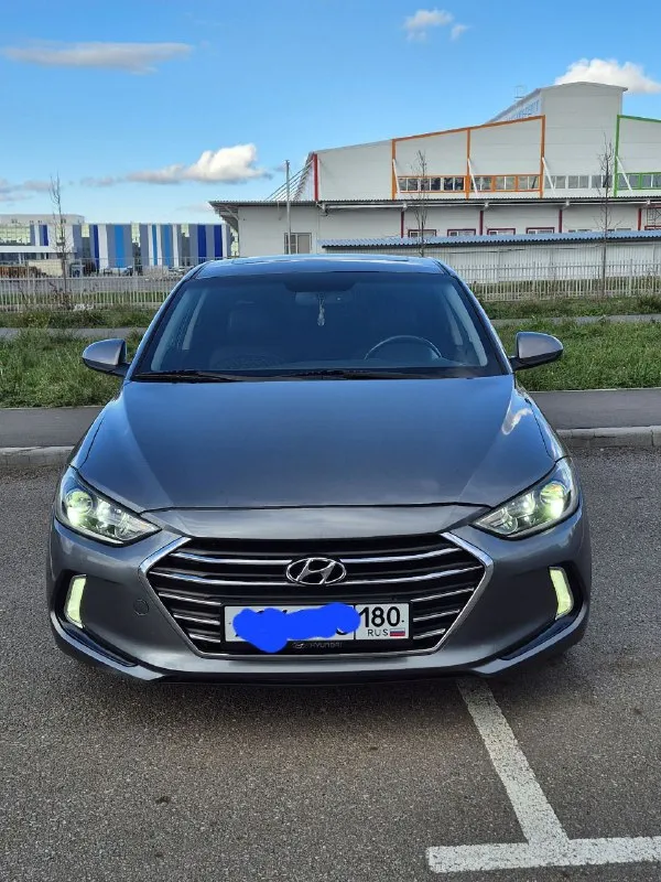 Hyundai elantra, 2018 г. в. автомобиль от собственика. приобретался летом 2022 года с пробегом 55000 км. в настоящее время пробег составляет 80000 км. на авто ездила супруга, в дтп с момента покупки не участвовала. за время эксплуатации серьезных неисправностей не выявлено. из ремонта: замена радиатора кондиционера (начал пропускать фрион), замена радиатора печки без снятия торпедо (родной забился и промывка не помогла), замена передних и задних колодое, замена линз ближнего света на би-лэд линзы (родные светят очень слабо), плановая замена масла в акпп (оригинал), замена масла в двс и фильтров производилась каждые 8 тыс. км. автомобиль полностью обслужен и готов радовать своего собственника. два комплекта шин в хорошем состоянии: зимние и летние, два комплекта ковриков в салон: резина и ткань. авто находится в городе мариуполь. цена 1500000. тел. +79495055520 - фотография - 2