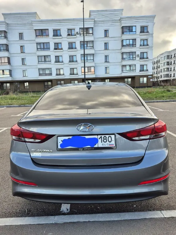 Hyundai elantra, 2018 г. в. автомобиль от собственика. приобретался летом 2022 года с пробегом 55000 км. в настоящее время пробег составляет 80000 км. на авто ездила супруга, в дтп с момента покупки не участвовала. за время эксплуатации серьезных неисправностей не выявлено. из ремонта: замена радиатора кондиционера (начал пропускать фрион), замена радиатора печки без снятия торпедо (родной забился и промывка не помогла), замена передних и задних колодое, замена линз ближнего света на би-лэд линзы (родные светят очень слабо), плановая замена масла в акпп (оригинал), замена масла в двс и фильтров производилась каждые 8 тыс. км. автомобиль полностью обслужен и готов радовать своего собственника. два комплекта шин в хорошем состоянии: зимние и летние, два комплекта ковриков в салон: резина и ткань. авто находится в городе мариуполь. цена 1500000. тел. +79495055520 - фотография - 3