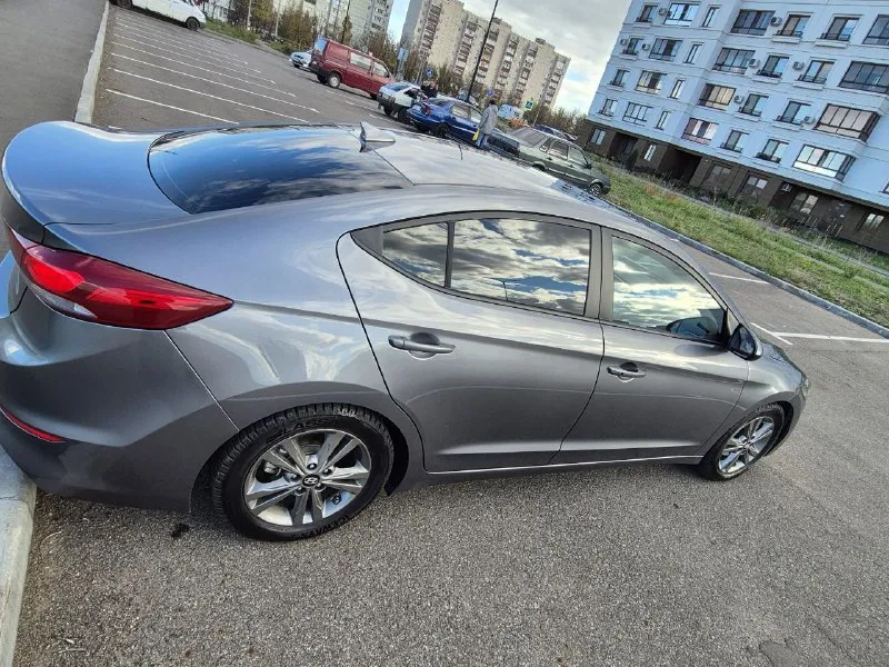 Hyundai elantra, 2018 г. в. автомобиль от собственика. приобретался летом 2022 года с пробегом 55000 км. в настоящее время пробег составляет 80000 км. на авто ездила супруга, в дтп с момента покупки не участвовала. за время эксплуатации серьезных неисправностей не выявлено. из ремонта: замена радиатора кондиционера (начал пропускать фрион), замена радиатора печки без снятия торпедо (родной забился и промывка не помогла), замена передних и задних колодое, замена линз ближнего света на би-лэд линзы (родные светят очень слабо), плановая замена масла в акпп (оригинал), замена масла в двс и фильтров производилась каждые 8 тыс. км. автомобиль полностью обслужен и готов радовать своего собственника. два комплекта шин в хорошем состоянии: зимние и летние, два комплекта ковриков в салон: резина и ткань. авто находится в городе мариуполь. цена 1500000. тел. +79495055520 - фотография - 5