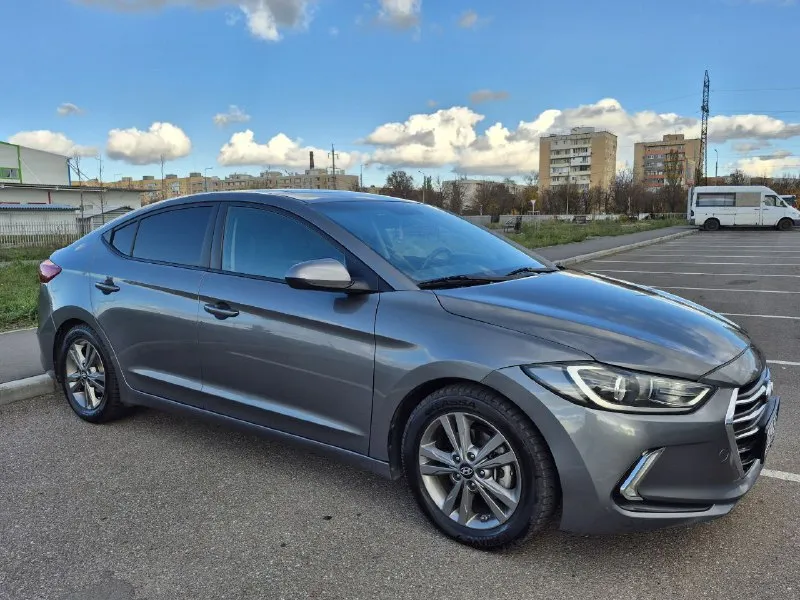 Hyundai elantra, 2018 г. в. автомобиль от собственика. приобретался летом 2022 года с пробегом 55000 км. в настоящее время пробег составляет 80000 км. на авто ездила супруга, в дтп с момента покупки не участвовала. за время эксплуатации серьезных неисправностей не выявлено. из ремонта: замена радиатора кондиционера (начал пропускать фрион), замена радиатора печки без снятия торпедо (родной забился и промывка не помогла), замена передних и задних колодое, замена линз ближнего света на би-лэд линзы (родные светят очень слабо), плановая замена масла в акпп (оригинал), замена масла в двс и фильтров производилась каждые 8 тыс. км. автомобиль полностью обслужен и готов радовать своего собственника. два комплекта шин в хорошем состоянии: зимние и летние, два комплекта ковриков в салон: резина и ткань. авто находится в городе мариуполь. цена 1500000. тел. +79495055520 - фотография - 8