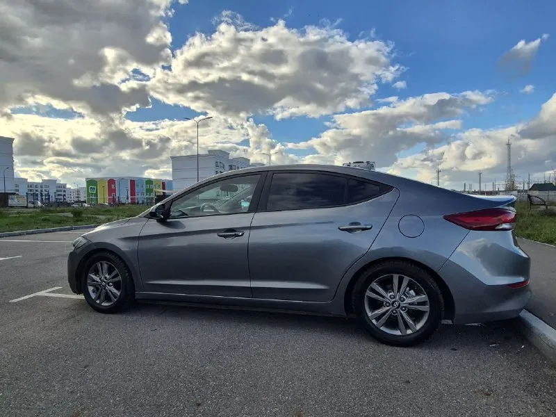 Hyundai elantra, 2018 г. в. автомобиль от собственика. приобретался летом 2022 года с пробегом 55000 км. в настоящее время пробег составляет 80000 км. на авто ездила супруга, в дтп с момента покупки не участвовала. за время эксплуатации серьезных неисправностей не выявлено. из ремонта: замена радиатора кондиционера (начал пропускать фрион), замена радиатора печки без снятия торпедо (родной забился и промывка не помогла), замена передних и задних колодое, замена линз ближнего света на би-лэд линзы (родные светят очень слабо), плановая замена масла в акпп (оригинал), замена масла в двс и фильтров производилась каждые 8 тыс. км. автомобиль полностью обслужен и готов радовать своего собственника. два комплекта шин в хорошем состоянии: зимние и летние, два комплекта ковриков в салон: резина и ткань. авто находится в городе мариуполь. цена 1500000. тел. +79495055520 - фотография - 9