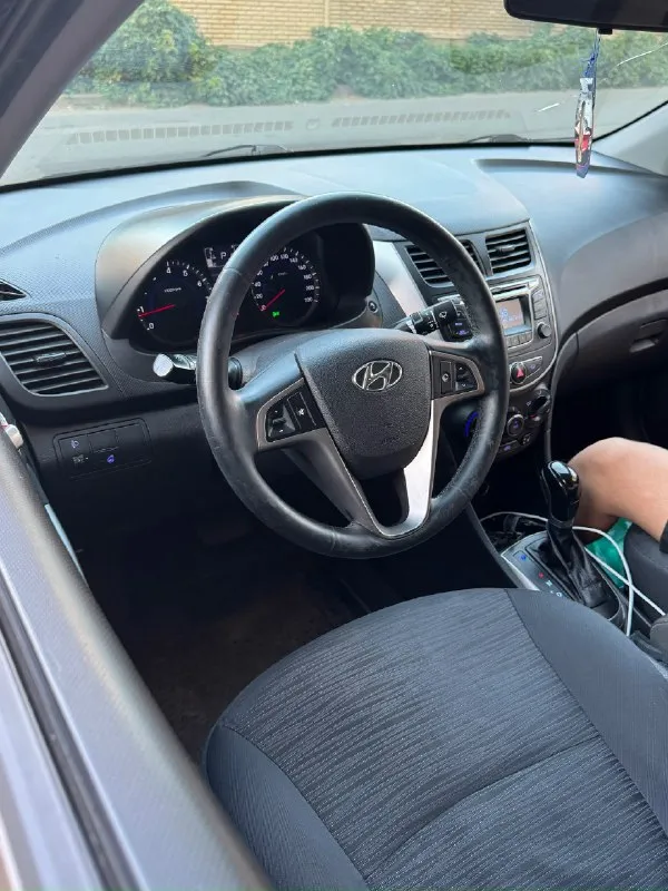 Цена 980 тысячи руб💰 продам hyundai ✅солярис. 2015 года рестайлинг. ✅в хорошем ухоженном состоянии. ✅пробег 191 тысячи ✅. 1.6 двигатель. ✅коробка автомат ✅полная комплектация. машина шустрая никогда не подводила вся техника двигатель все в исправном состоянии сел поехал масло фильтра заменены каждый 7000 т коробка переключает плавно без рывков ходовая часть в отличном состоянии. ☎ +79494599602 уступлю. на полное оформление￼ город. донецк 📞 звоните: +7(949)4599602 - фотография - 4