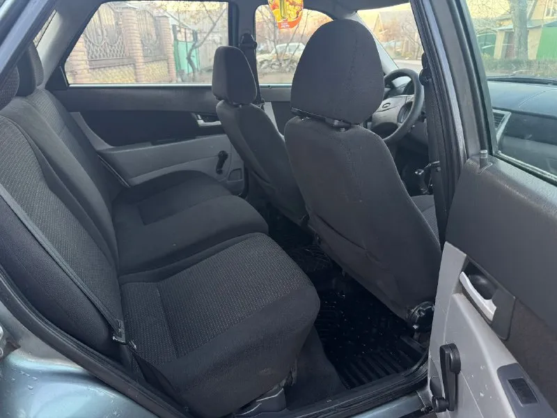 🚘продам!!!🚘 автомобиль лада приора 2010 год! ❄️кондиционер! система аbs! стекло подъемника-2! электро-усилитель руля! электро-привод зеркал! аудио система ! сигнализация 2 стороняя колеса-2 комплекта зима/лето мотор 1,6 ( 16 клапаный) обешумлен весь кузов! авто в очень хорошем состоянии! без гнили и ржавчены! мотор, ходовая, коробка в идеале!!! электрика вся исправна! 📑документы в порядке! 👀осмотр г. харцызк 💵 395 тыс руб ☎️тел +79498643045 - фотография - 8