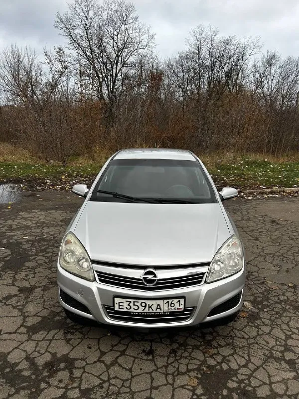 Продам opel astra h 2007г выпуска пробег 270 тыс - климат контроль - круиз контроль - abs - esp - стеклоподъемники - подогрев сидений и всевозможные механические регулировки. - электро регулировка зеркал с подогревом. - датчик света и дождя. - адаптивная подвеска. - два ключа. коробка механика простая штатная музыка, играет просто заменено масло, новые стойки, тяги стабилизатора машина обслужена, сел поехал донецк цена:445 торг +79495157223 александр - фотография - 3