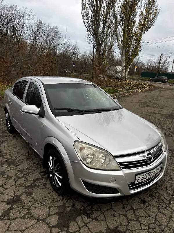 Продам opel astra h 2007г выпуска пробег 270 тыс - климат контроль - круиз контроль - abs - esp - стеклоподъемники - подогрев сидений и всевозможные механические регулировки. - электро регулировка зеркал с подогревом. - датчик света и дождя. - адаптивная подвеска. - два ключа. коробка механика простая штатная музыка, играет просто заменено масло, новые стойки, тяги стабилизатора машина обслужена, сел поехал донецк цена:445 торг +79495157223 александр - фотография - 4