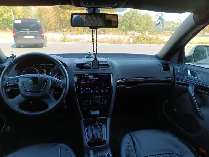 Продам skoda octavia a5 рестайлинг 2011 года 1.4 саха новый контрактный стейдж1 пробег 60т. км дсг мокрая обслужена машина без проблем вложений не требует стоит хорошая музыка мажок усилок и саб два комплекта колес зима/лето переоформление без проблем возможен обмен с вашей доплатой цена 850000т. р. +79494860958 📲 tg: александр ш 📞 звоните: +7(949)4860958 - фотография - 5