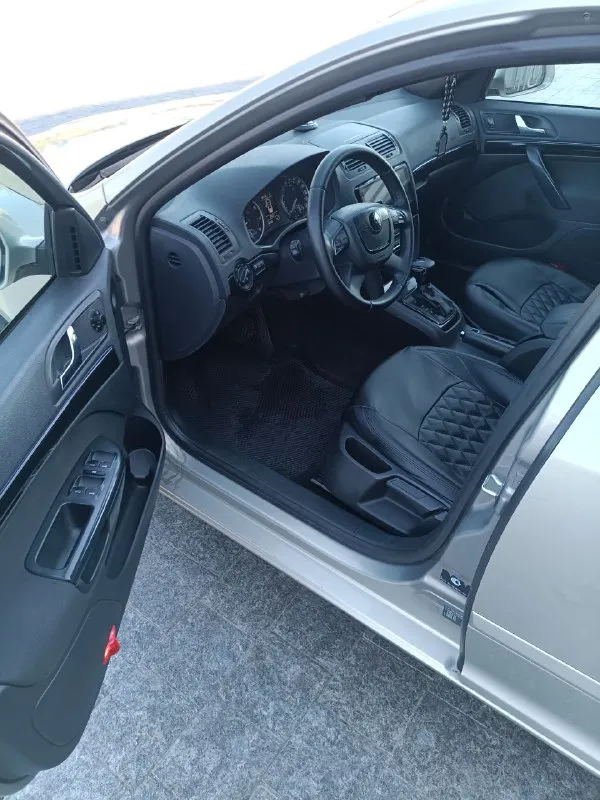 Продам skoda octavia a5 рестайлинг 2011 года 1.4 саха новый контрактный стейдж1 пробег 60т. км дсг мокрая обслужена машина без проблем вложений не требует стоит хорошая музыка мажок усилок и саб два комплекта колес зима/лето переоформление без проблем возможен обмен с вашей доплатой цена 850000т. р. +79494860958 📲 tg: александр ш 📞 звоните: +7(949)4860958 - фотография - 8