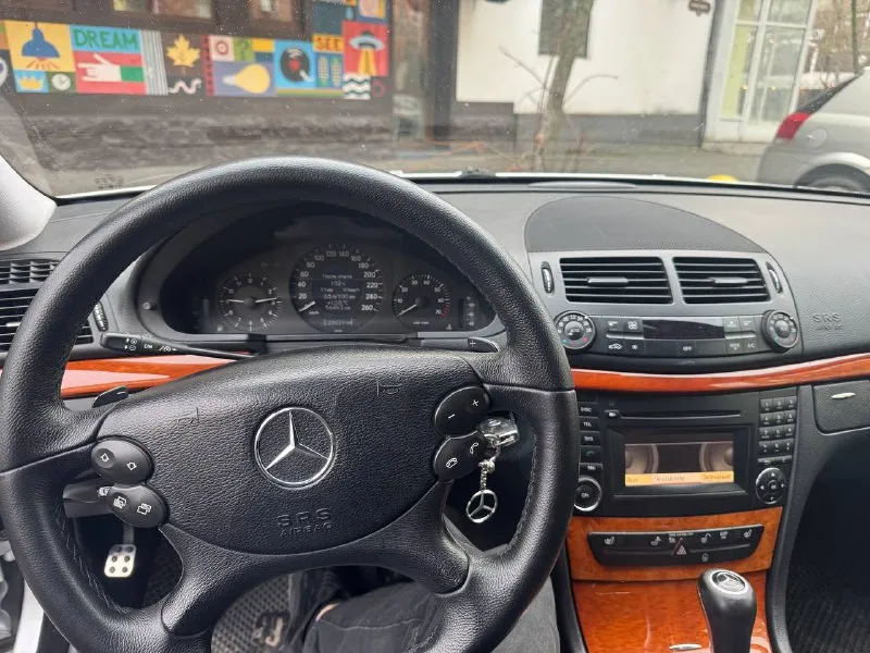 Продам mercedes e 280 (211) •2008 год •двигатель 3.0 л, бензин •задний привод •пробег - 228600 авто в очень хорошем состоянии, сервисные книги есть! тормозные диски колодки задние заменены в куруг с колодками ручника (брембо) все подшипники ступичные заменены, передние рычаги, шаровые, наконечники. 2 комплекта колес с резиной ! 2 ключа ! авто находится в мариуполе цена 1 200 000 тел. +79495873979 📞 звоните: +7(949)5873979 - фотография - 5