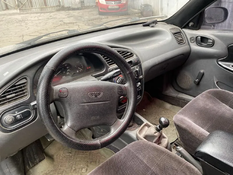 Daewoo lanos 2007 г 1.5 газ, бензин юредически чистая! новая ходовка! чуть есть рыжи, но не критично! по механике отлично не троит едет отлично цена 220т. р торг у капота! +79498535280 - фотография - 2