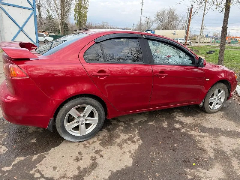Mitsubishi lanser 10 2007 год я 3 хозяин, птс оригинал двигатель 1.8 143 л. с. бензин коробка полноценный автомат переключает плавно без пинков пробег 252400 тыс км из последнего делалась ходовая, замена подушек двигателя перед зад. в том году поставил двигатель контрактник, не дымит масло не ест, документы на движок есть кондиционер холодит, подогрев все в исправном состоянии, все что должно крутиться все работает сигнализация с автозапуском парктроники магнитола андроид литые диски r16 новые чехлы один комплект ключей на зимней шипованной резине + комплект летней один сезон отъездил ухоженный автомобиль цена 1 🍋 + торг тел +79591874711 📞 звоните: +7(959)1874711 - фотография - 3