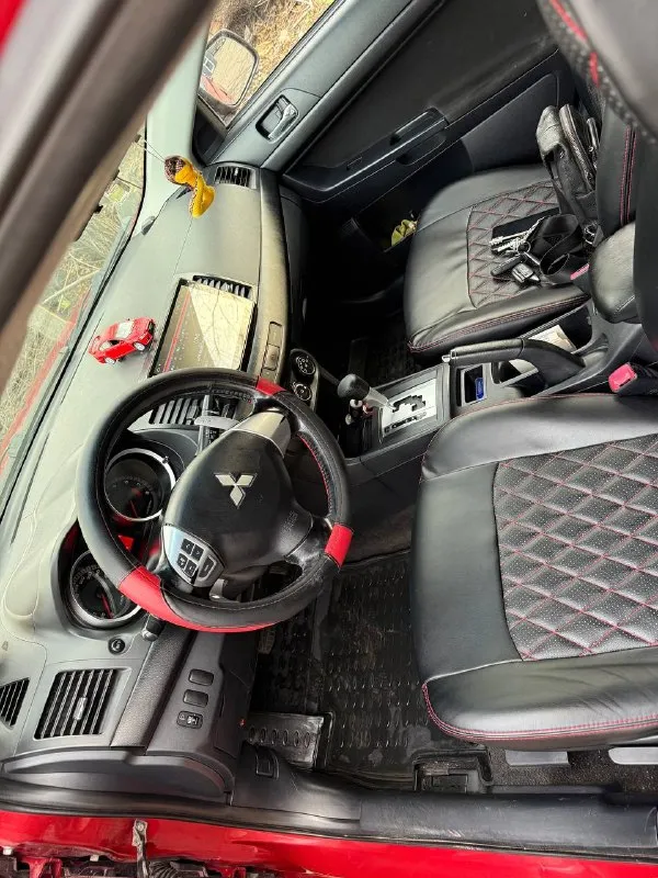 Mitsubishi lanser 10 2007 год я 3 хозяин, птс оригинал двигатель 1.8 143 л. с. бензин коробка полноценный автомат переключает плавно без пинков пробег 252400 тыс км из последнего делалась ходовая, замена подушек двигателя перед зад. в том году поставил двигатель контрактник, не дымит масло не ест, документы на движок есть кондиционер холодит, подогрев все в исправном состоянии, все что должно крутиться все работает сигнализация с автозапуском парктроники магнитола андроид литые диски r16 новые чехлы один комплект ключей на зимней шипованной резине + комплект летней один сезон отъездил ухоженный автомобиль цена 1 🍋 + торг тел +79591874711 📞 звоните: +7(959)1874711 - фотография - 5
