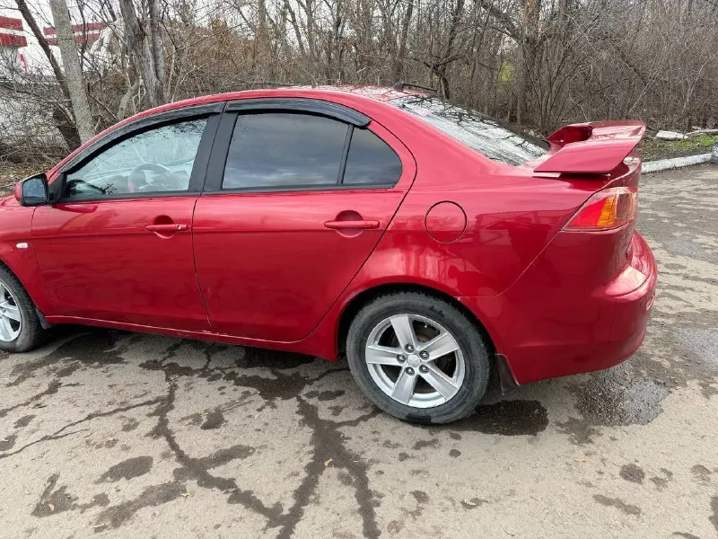 Mitsubishi lanser 10 2007 год я 3 хозяин, птс оригинал двигатель 1.8 143 л. с. бензин коробка полноценный автомат переключает плавно без пинков пробег 252400 тыс км из последнего делалась ходовая, замена подушек двигателя перед зад. в том году поставил двигатель контрактник, не дымит масло не ест, документы на движок есть кондиционер холодит, подогрев все в исправном состоянии, все что должно крутиться все работает сигнализация с автозапуском парктроники магнитола андроид литые диски r16 новые чехлы один комплект ключей на зимней шипованной резине + комплект летней один сезон отъездил ухоженный автомобиль цена 1 🍋 + торг тел +79591874711 📞 звоните: +7(959)1874711 - фотография - 9