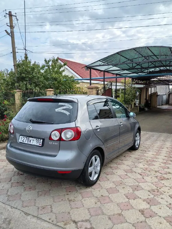 Продам vw golf plus - 550000 руб. т.79495928779. год выпуска: 2005, пробег: 179000 км, тип кузова: хэтчбек, количество дверей: 5, цвет: асфальт, коробка передач: автоматическая, тип привода: передний, вид топлива: бензин, объем двигателя: 1 598 см³ лакокрасочное покрытие: следы эксплуатации ( царапины, сколы, собственник- девушка. ... ... ) техническое состояние: первый владелец, гаражное хранение. комфорт: климат контроль, круиз контроль, электропакет, эл. стеклоподъемники, омыватель фар, подогрев зеркал, подогрев сидений, датчик света, бортовой компьютер, парктроник, усилитель руля, датчик дождя мультимедиа: акустика, aux, bluetooth, система навигации gps, usb безопасность: abs, подушка безопасности (airbag), центральный замок, esp, иммобилайзер, сигнализация. пригнана с германии. - фотография - 2