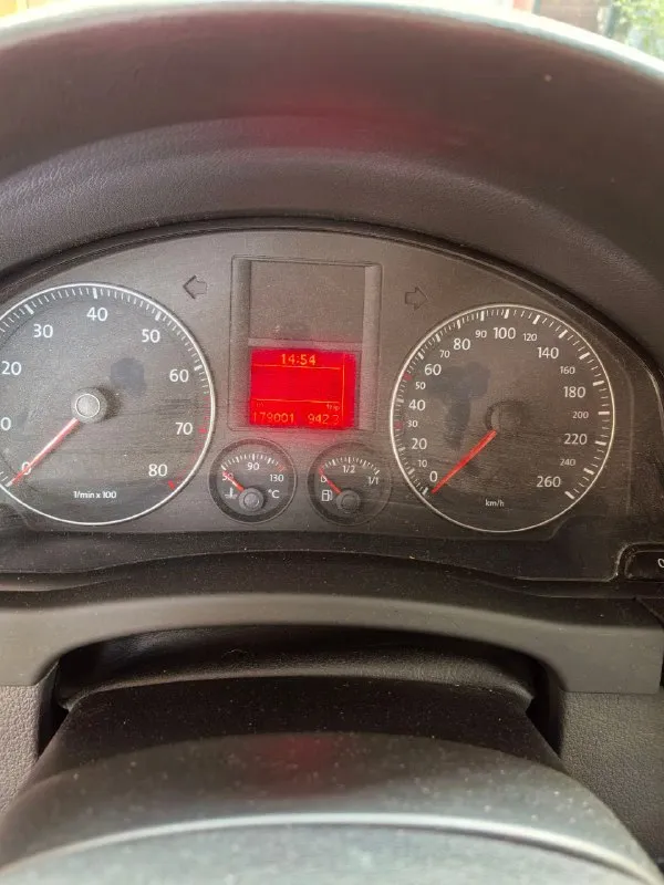 Продам vw golf plus - 550000 руб. т.79495928779. год выпуска: 2005, пробег: 179000 км, тип кузова: хэтчбек, количество дверей: 5, цвет: асфальт, коробка передач: автоматическая, тип привода: передний, вид топлива: бензин, объем двигателя: 1 598 см³ лакокрасочное покрытие: следы эксплуатации ( царапины, сколы, собственник- девушка. ... ... ) техническое состояние: первый владелец, гаражное хранение. комфорт: климат контроль, круиз контроль, электропакет, эл. стеклоподъемники, омыватель фар, подогрев зеркал, подогрев сидений, датчик света, бортовой компьютер, парктроник, усилитель руля, датчик дождя мультимедиа: акустика, aux, bluetooth, система навигации gps, usb безопасность: abs, подушка безопасности (airbag), центральный замок, esp, иммобилайзер, сигнализация. пригнана с германии. - фотография - 3