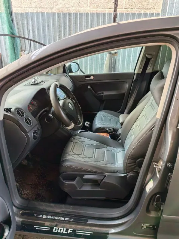 Продам vw golf plus - 550000 руб. т.79495928779. год выпуска: 2005, пробег: 179000 км, тип кузова: хэтчбек, количество дверей: 5, цвет: асфальт, коробка передач: автоматическая, тип привода: передний, вид топлива: бензин, объем двигателя: 1 598 см³ лакокрасочное покрытие: следы эксплуатации ( царапины, сколы, собственник- девушка. ... ... ) техническое состояние: первый владелец, гаражное хранение. комфорт: климат контроль, круиз контроль, электропакет, эл. стеклоподъемники, омыватель фар, подогрев зеркал, подогрев сидений, датчик света, бортовой компьютер, парктроник, усилитель руля, датчик дождя мультимедиа: акустика, aux, bluetooth, система навигации gps, usb безопасность: abs, подушка безопасности (airbag), центральный замок, esp, иммобилайзер, сигнализация. пригнана с германии. - фотография - 7