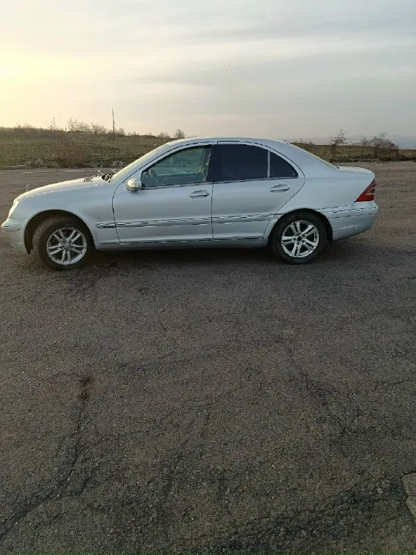 Продам mercedes с200 2 литра компрессор газ бензин зарегистрирован документы чистые я хозяин климат работает машина не дымит масло не жрёт хочу 550 с торгом кому интересно звоните +79494025984 📞 звоните: +7(949)4025984 - фотография - 3
