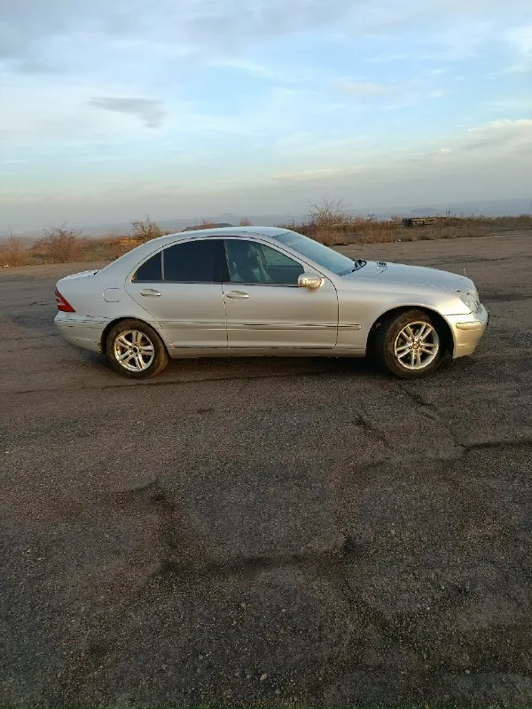 Продам mercedes с200 2 литра компрессор газ бензин зарегистрирован документы чистые я хозяин климат работает машина не дымит масло не жрёт хочу 550 с торгом кому интересно звоните +79494025984 📞 звоните: +7(949)4025984 - фотография - 4